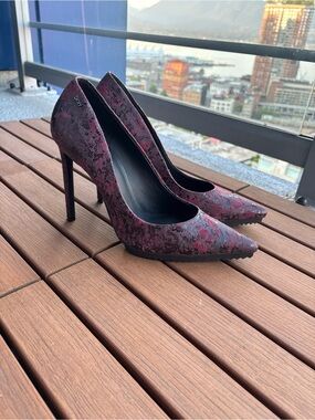 NEW DKNY Women’s Pointed Toe High Heels in Burgundy Floral